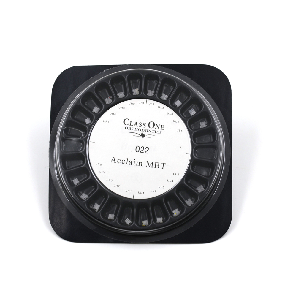 Dental orthodontic ceramic bracket MBT 022 3 hooks 5X5