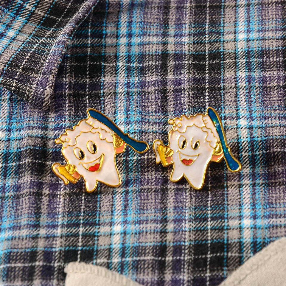 5 PCS  Dental Clinic Gift Metal Teeth Tooth Type Brooch Professional Dentist
